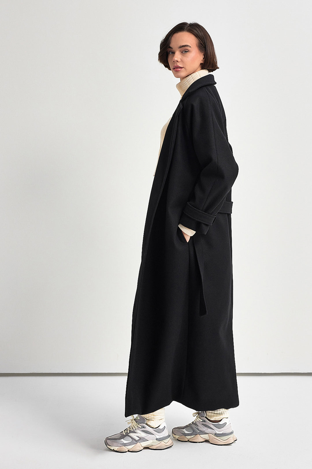 FROST Siyah Kaşe Kaban