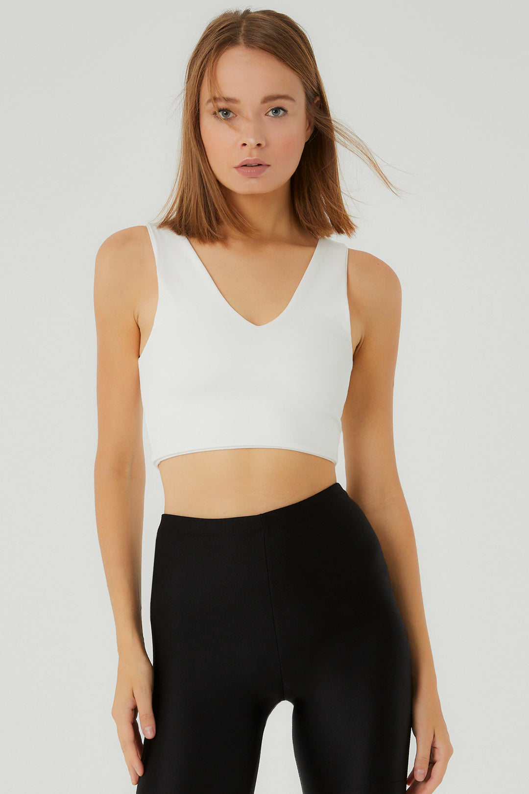 LIENE Beyaz V Yaka Crop Top