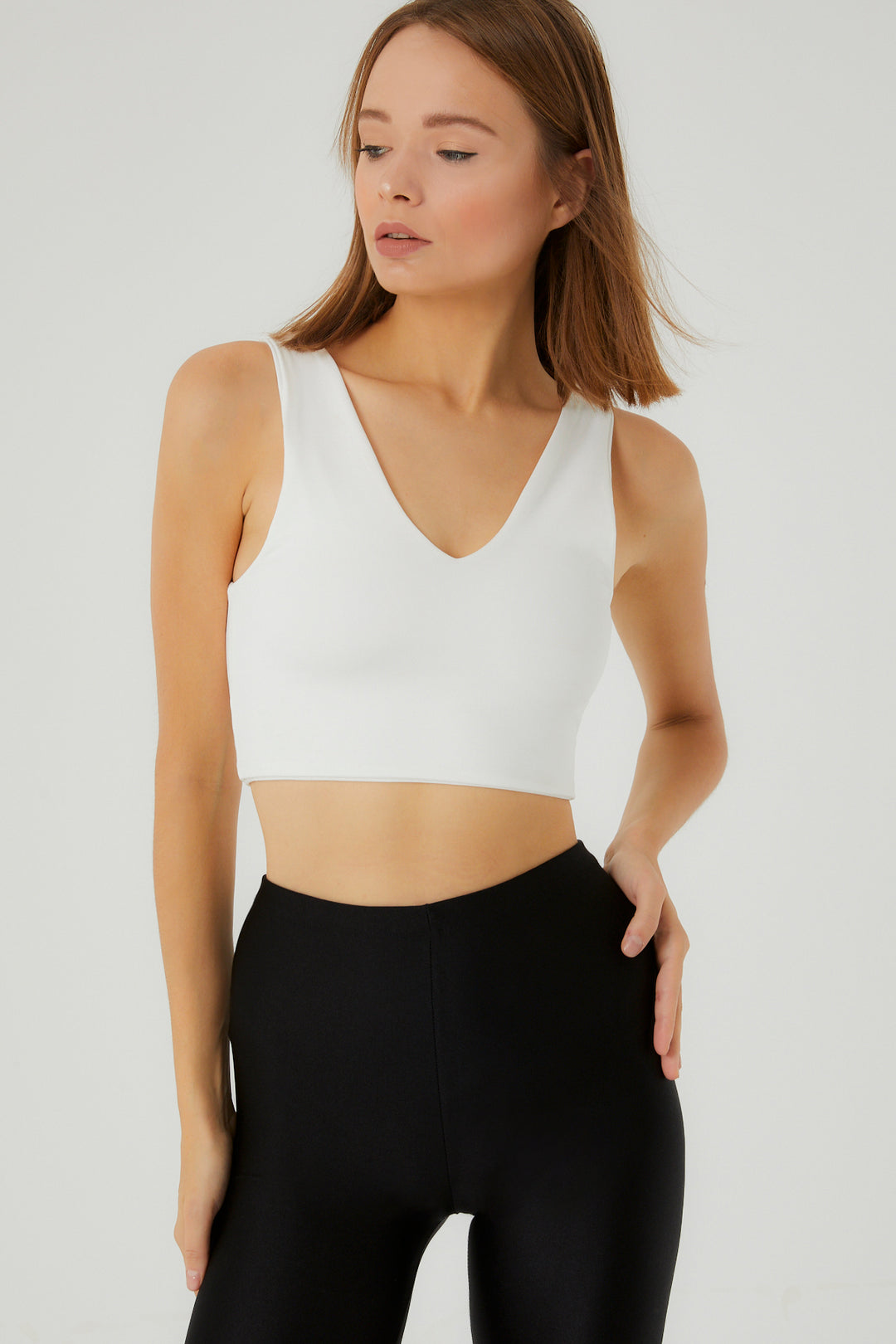 LIENE Beyaz V Yaka Crop Top