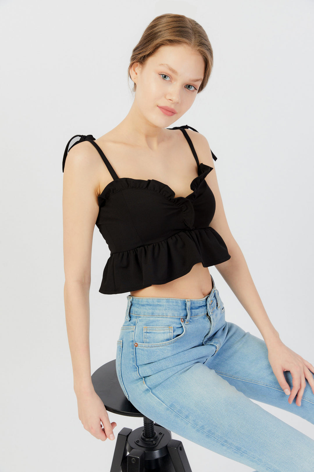 CYRA İp Askılı Fırfır Detaylı Crop Top