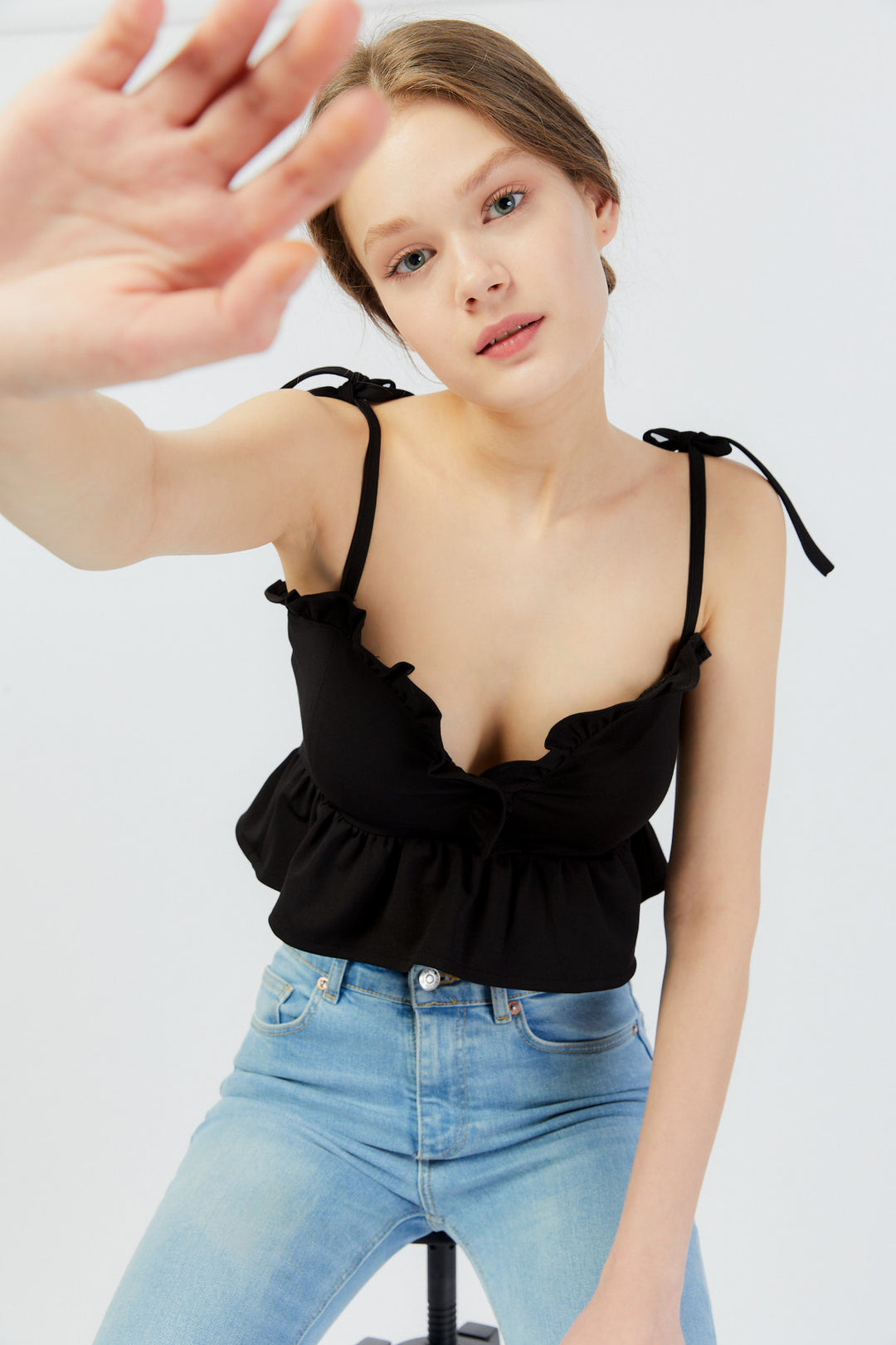 CYRA İp Askılı Fırfır Detaylı Crop Top