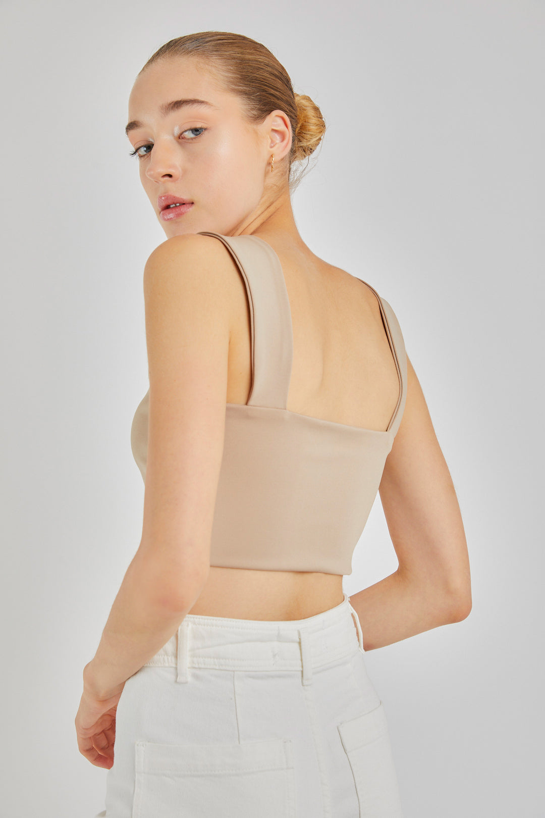 LARISA Bej Kalın Askılı Crop Top