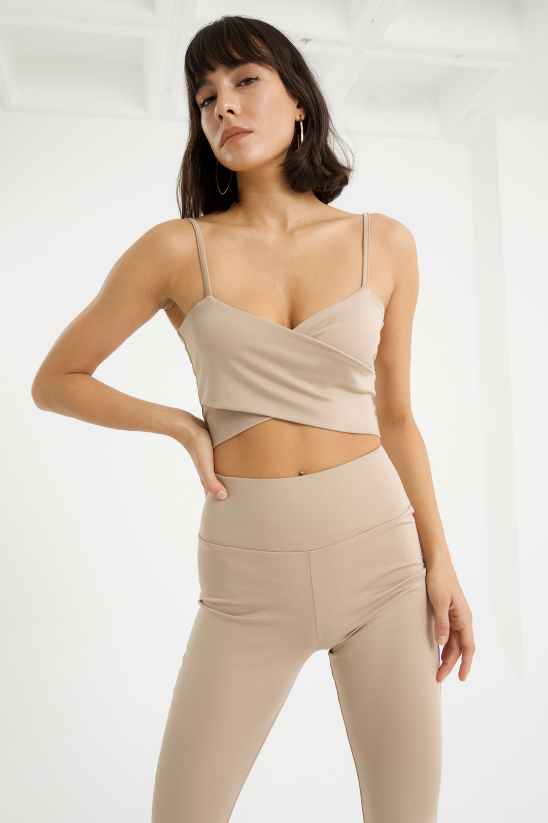 DIONE Bej Çapraz Askılı Crop Top