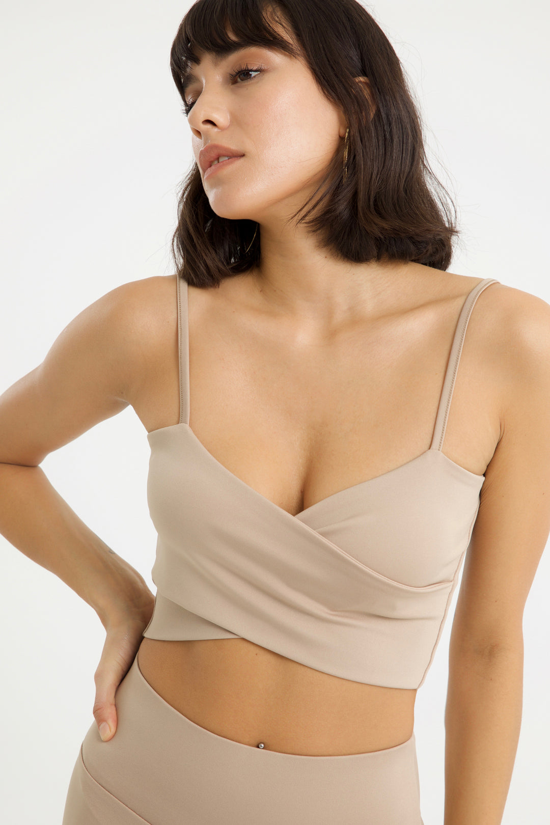 DIONE Bej Çapraz Askılı Crop Top