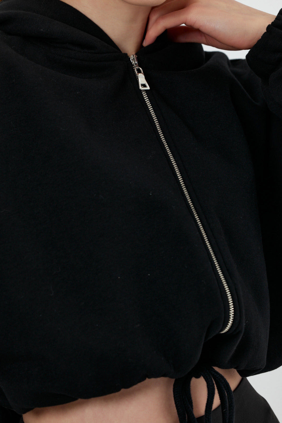 NOVA Siyah Büzgülü Crop Sweatshirt