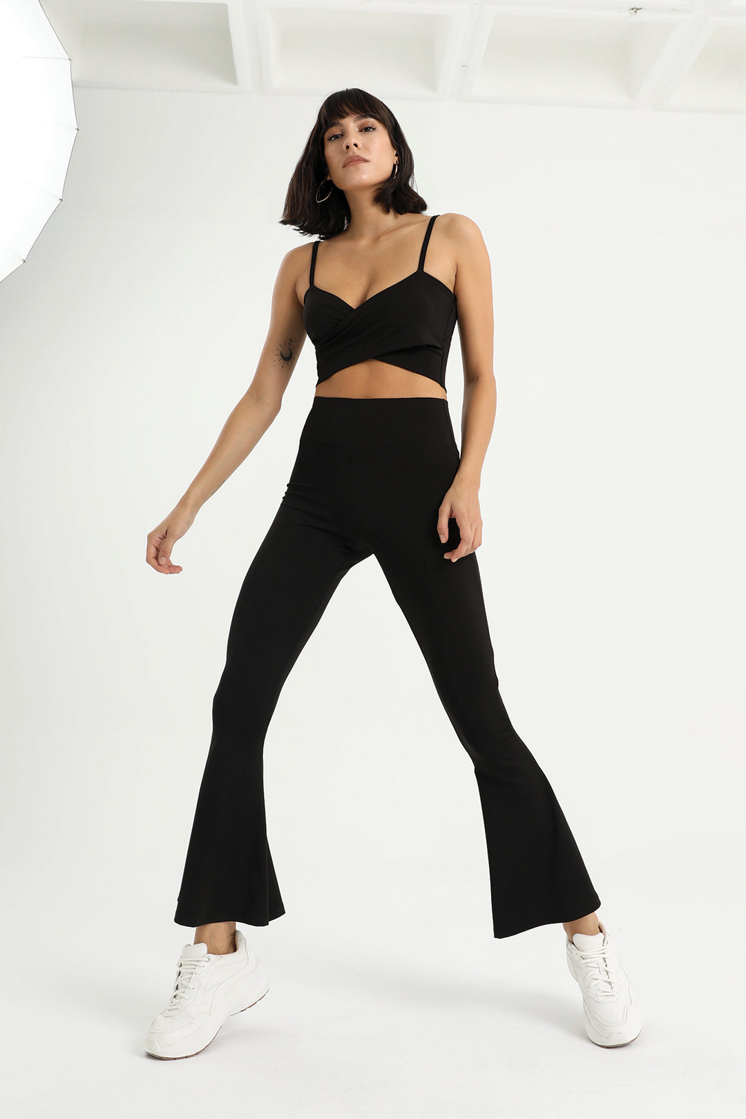 DIONE Siyah Çapraz Askılı Crop Top